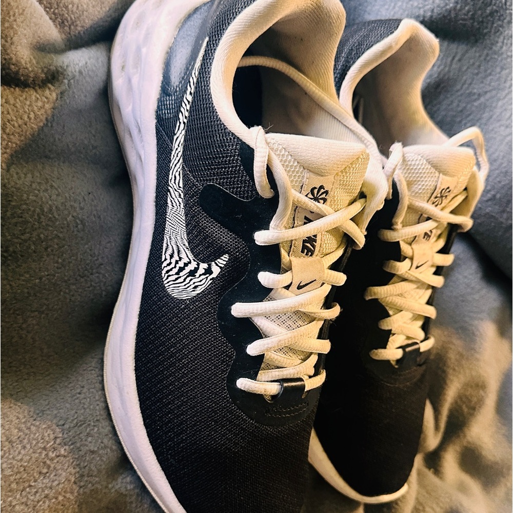 Like new women’s  Nike shoes